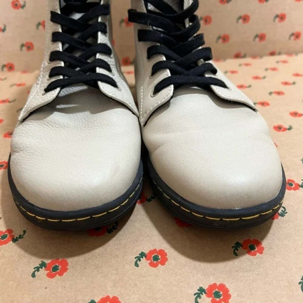 Dr. Martens Cream and Black Leyton Boots - Picture 5 of 5